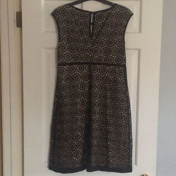 NEW Laundry by Shelli Segal Lace Sheath Dress 8 - Picture 3 of 8